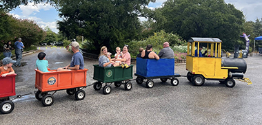 Clark Gardens trackless Bee Train